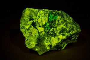 Meionite fluorescence, blue light