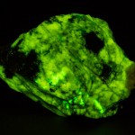 Esperite fluorescence, blue light