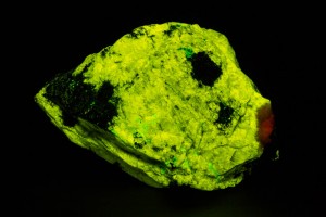 Esperite fluorescence, shortwave ultraviolet light